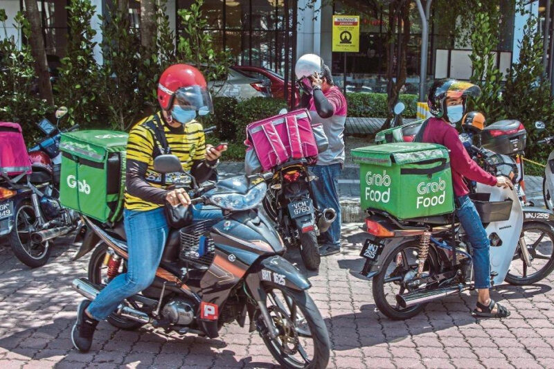 E-Hailing And Delivery Riders To Receive COVID-19 Vaccine In July