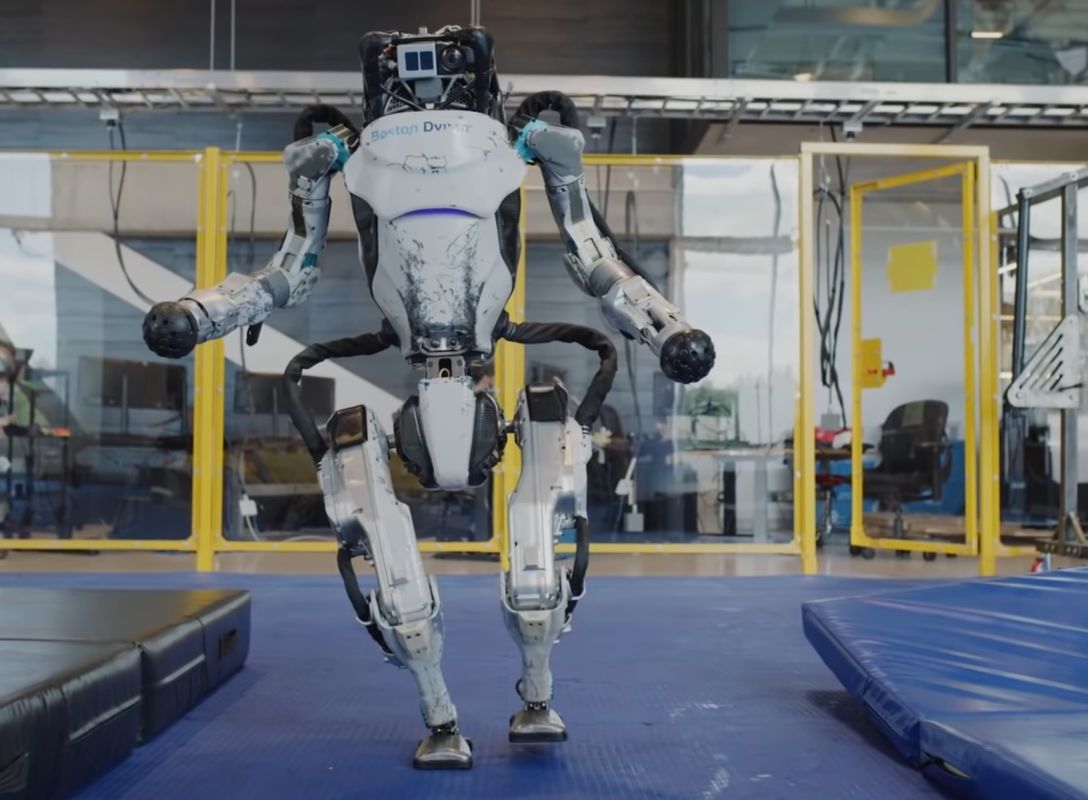 Boston Dynamics Atlas Robots Can Now Do Parkour And Backflips