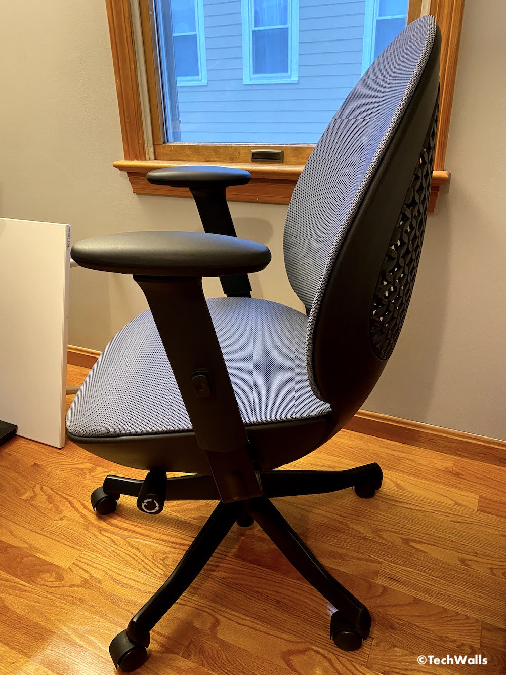 Revisión de la silla ergonómica de oficina autónoma AvoChair: una silla bien construida y de aspecto lindo, pero ...