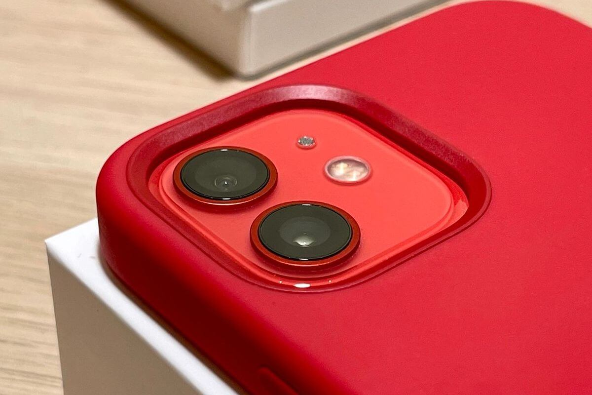 La pintura se está despegando del iPhone 12 y el iPhone 12 mini rojos
