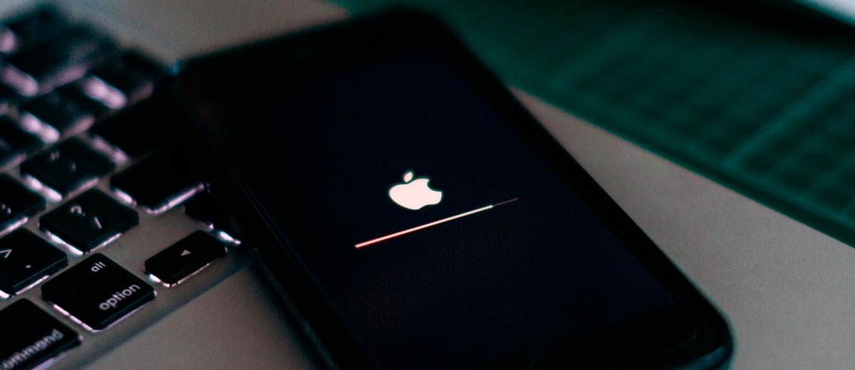 Qué hacer si el iPhone se atasca en Apple y no se enciende