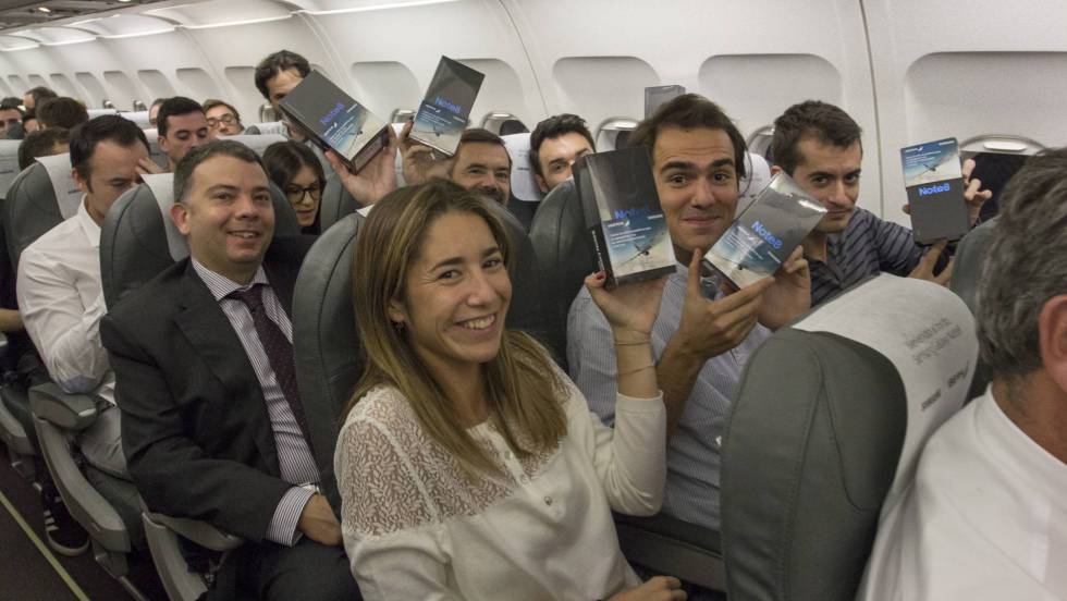 Anche voi avreste voluto essere su questo volo Iberia: regalato un Galaxy Note 8 ad ogni passeggero! (video)