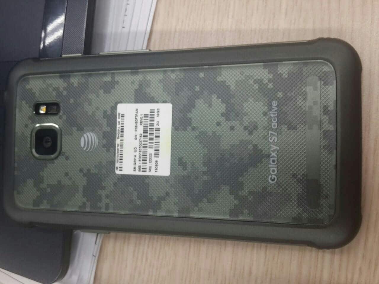 Active, la variante di Galaxy S7 che non ha bisogno di una cover, si mostra nelle prime foto