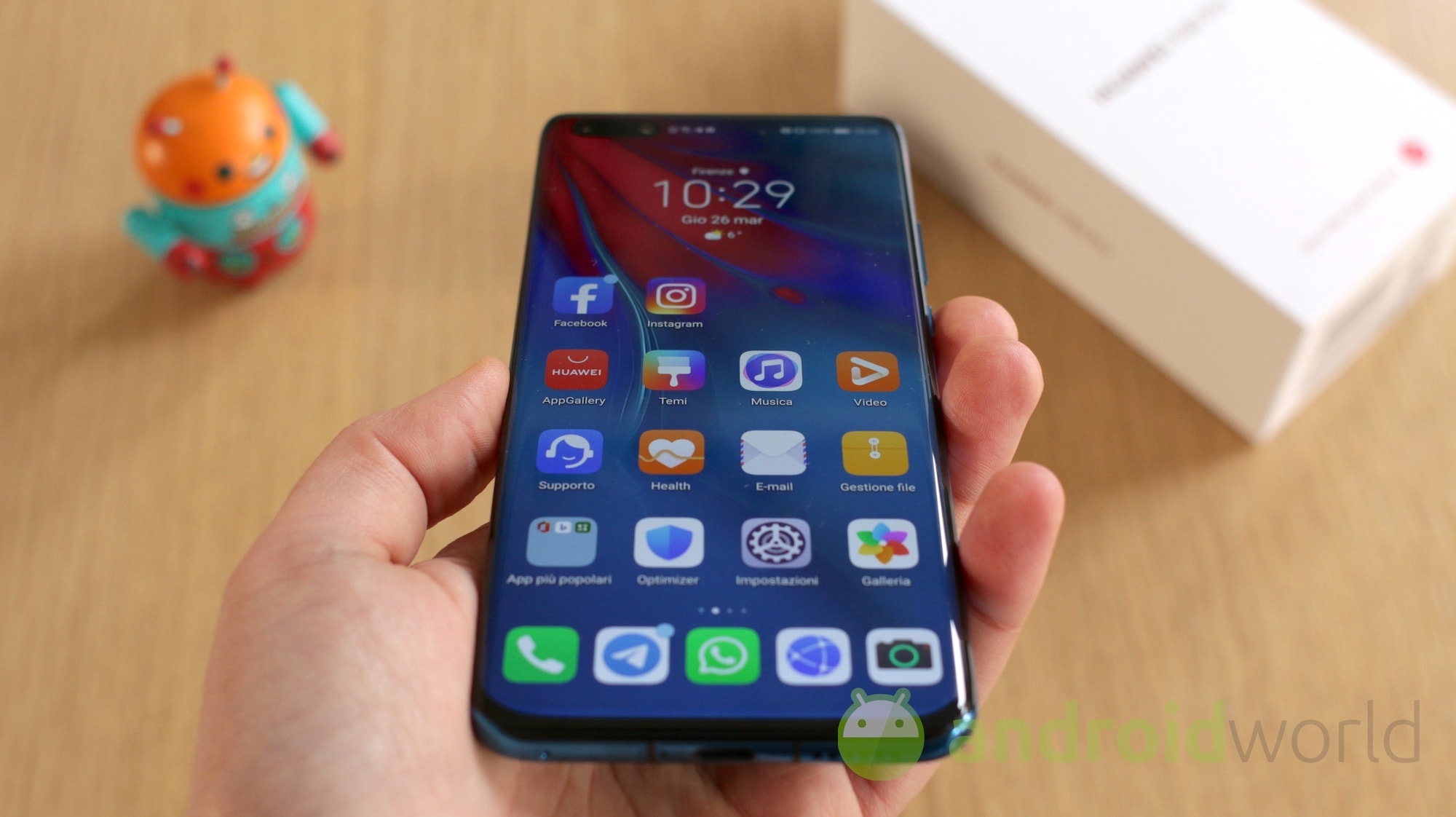 Addio alla sostituzione dei vetri graffiati degli smartphone: ecco l'idea di Huawei (foto)