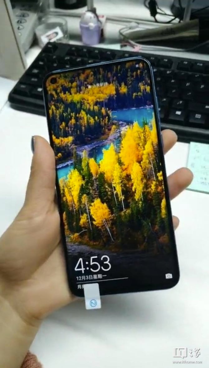 Aparecen más fotos del Huawei Nova 4: el agujero siempre está ahí, pero el color lo hace parecer gordo (foto)