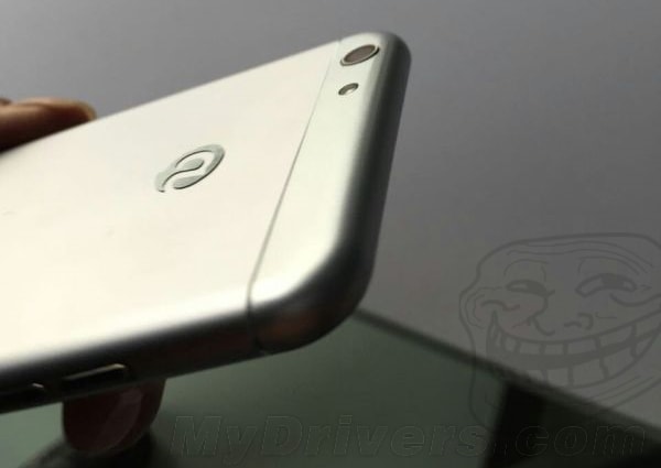 Ecco Dakele 3, nuovo clone di iPhone 6 con Android: c'è anche la fotocamera sporgente! (foto)