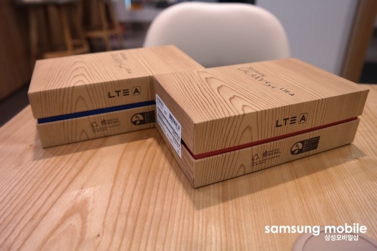 Aquí está el primer unboxing del Galaxy S4 LTE Advanced (rojo y azul)