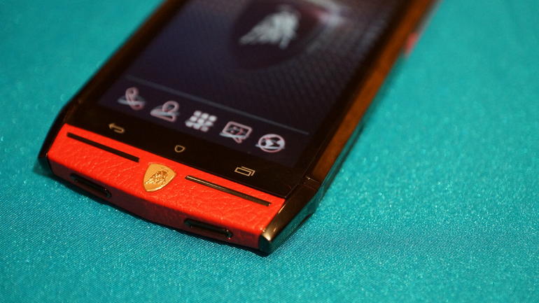Así es como se ve un teléfono inteligente de $ 6,000: Lamborghini 88 Tauri práctico (fotos y video)