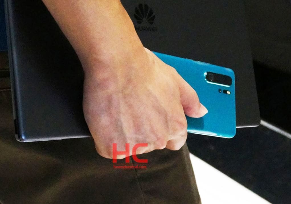 Atrapado alrededor de un Huawei P30 Pro vestido de azul: ¿viene un nuevo color?  (Foto)