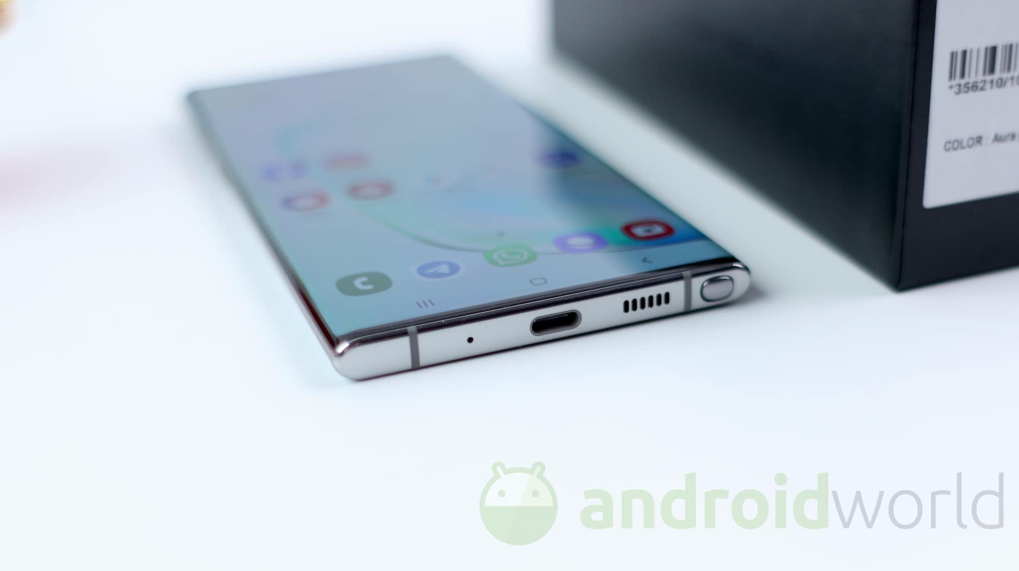Svolta all'orizzonte per Samsung Galaxy Note 20: potrebbe dire addio ai bordi curvi (aggiornato)