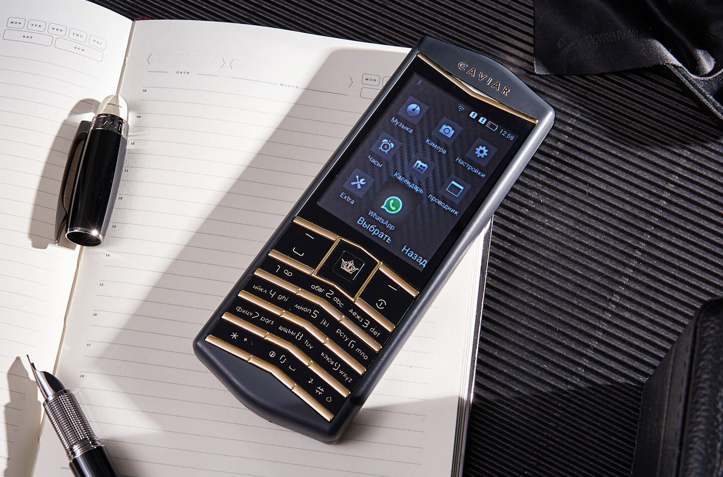 Caviar Origin un teléfono con botón pulsador Android