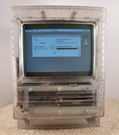 El famoso fan de Apple comparte el prototipo de Macintosh Classic II en una carcasa transparente