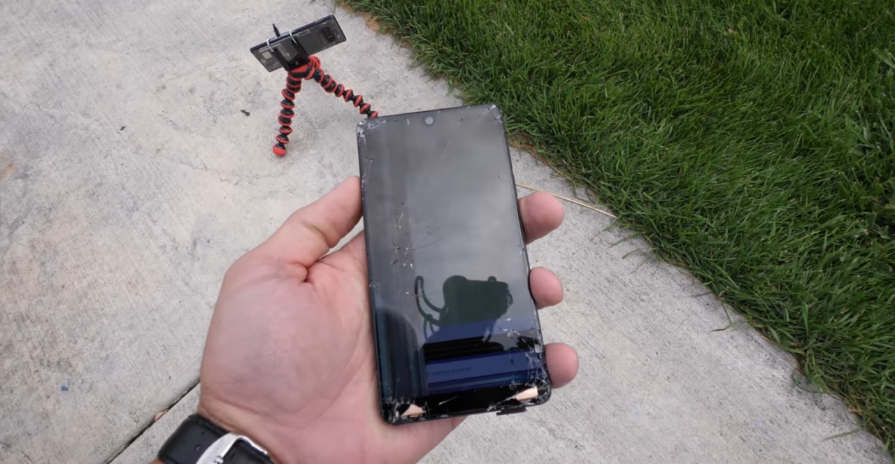Essential Phone non va d'accordo con la gravità: il drop test fa male (video)