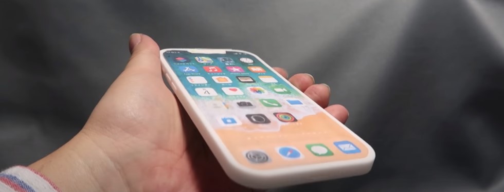 Extraño: iPhone 13 Pro iluminado en video