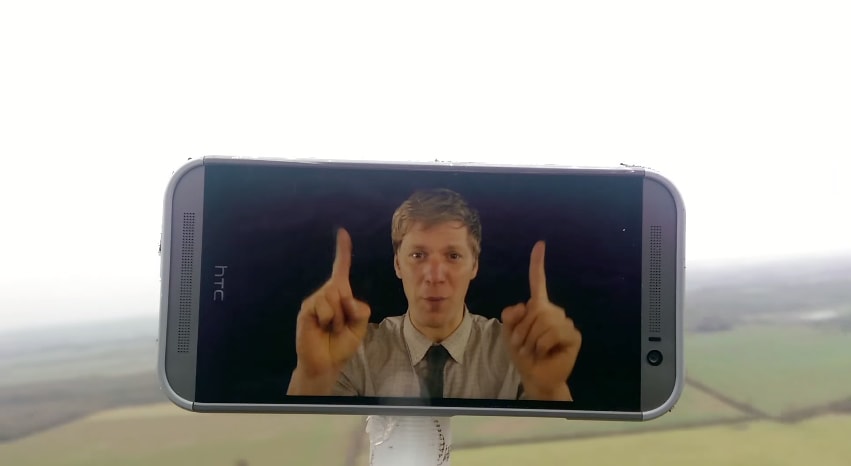 HTC One (M8) spediti in orbita sopravvivono e tornano indietro a ritmo di metal (Video)