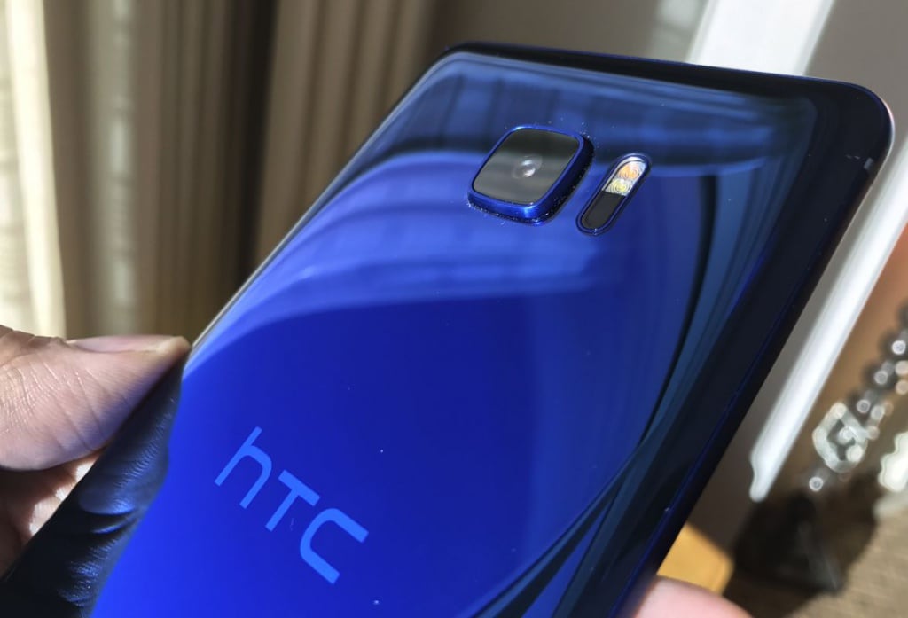 HTC U Ultra (Ocean Note): Snapdragon 835, 4GB / 64GB y pantalla dual (foto)