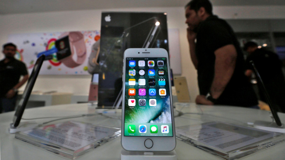 Los ensambladores de iPhone en India exigieron un salario, pero no se lo dieron: los trabajadores tomaron el dinero con iPhones