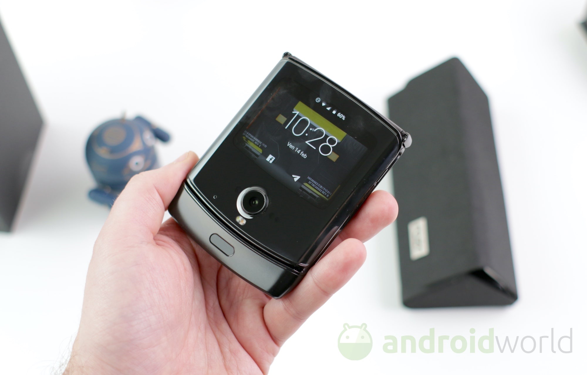 Cattive notizie per la batteria di Motorola RAZR 5G: sarà migliore del predecessore, ma meno di quanto sperate (foto)