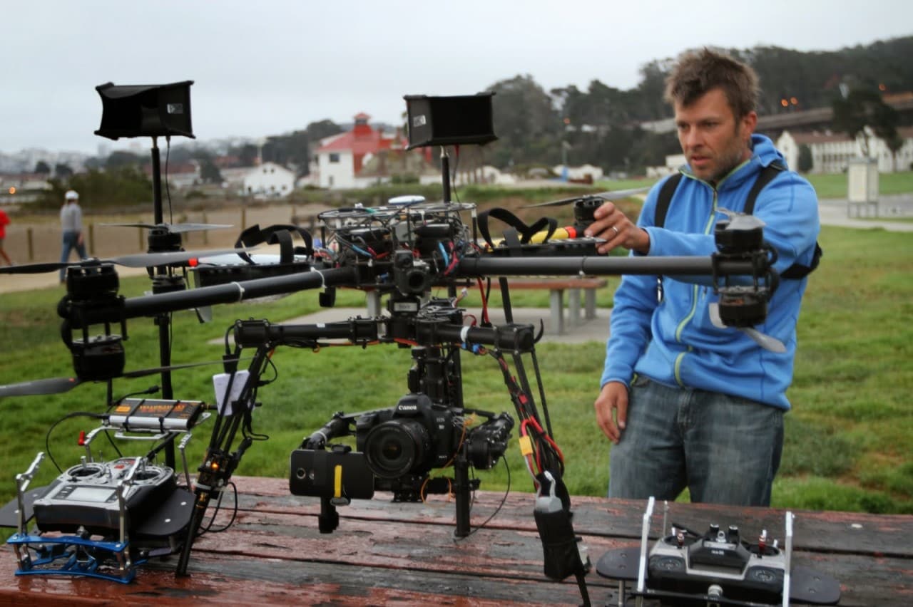 Anche Moto X (2014) registra filmati in 4K a cavallo di un super drone (foto e video)