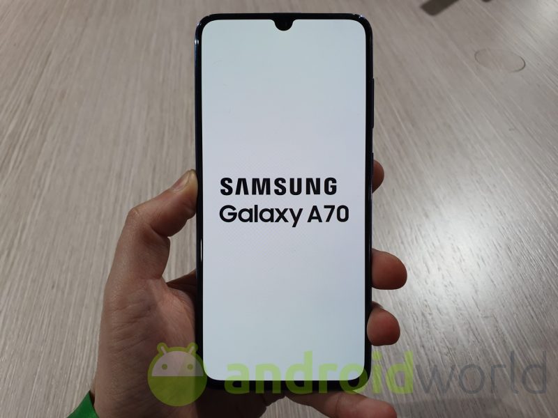 Samsung Galaxy A70 ufficiale: 4.500 mAh, schermo AMOLED, hardware di tutto rispetto e prezzo interessante