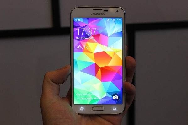 Samsung Galaxy S5 finalmente se muestra en vivo unas horas después de la presentación (actualizado) (foto)