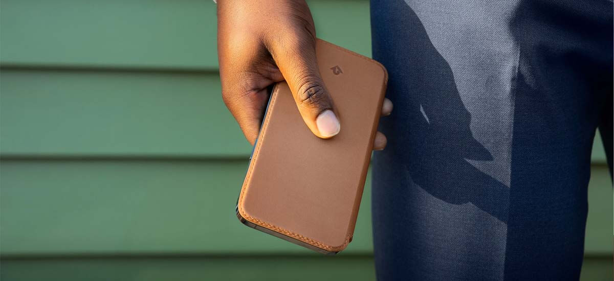 Twelve South lanza la funda tipo billetera SurfacePad para iPhone 12