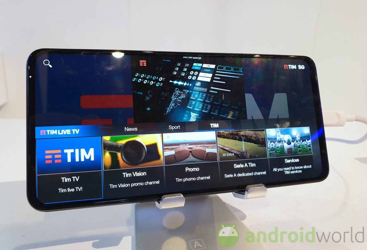 Una demo di Xiaomi Mi MIX 3 5G con TIM: non c'è trucco né inganno, è tutto vero (video)