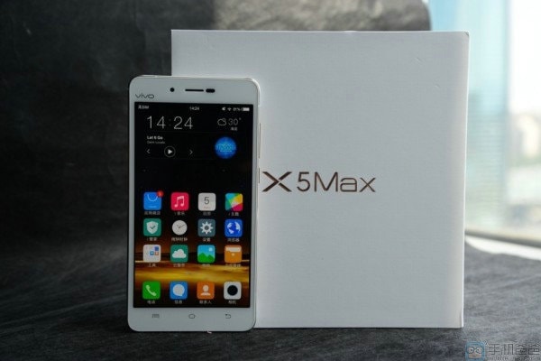 Vivo X5 Max Platinum Edition se muestra en un unboxing chino