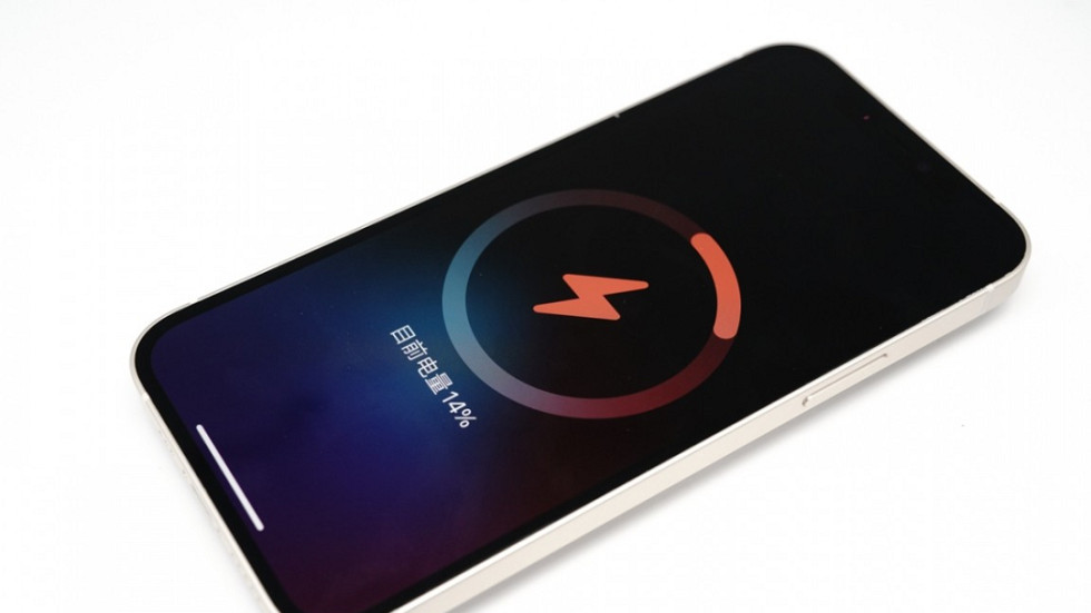iOS 14.3 bloquea los accesorios de carga inalámbrica de terceros en el iPhone 12