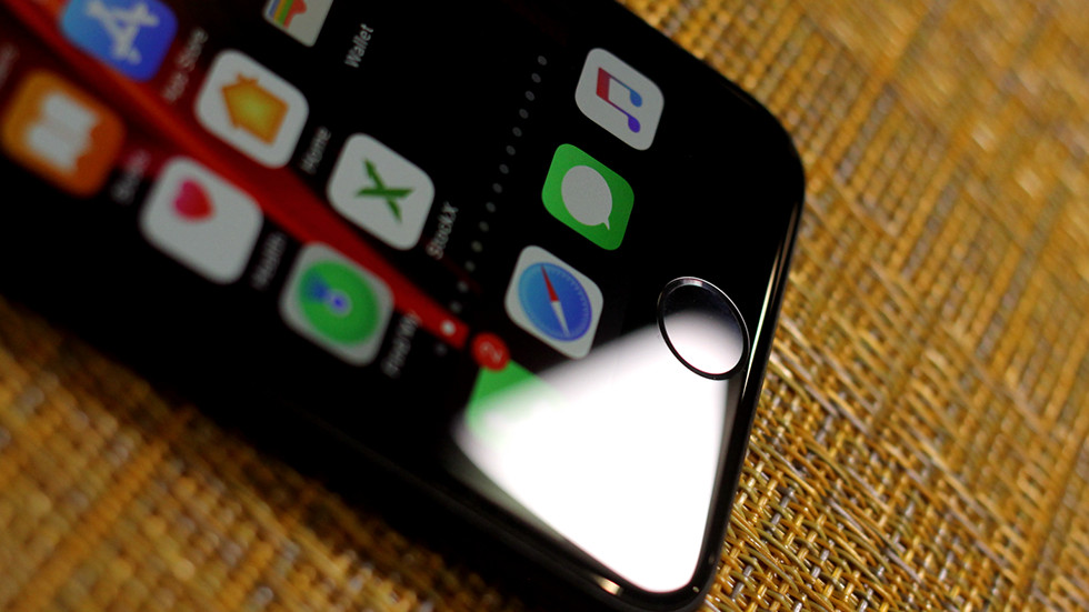 iPhone SE 2020 ha bajado de precio a 33470 rublos: vale la pena darse prisa