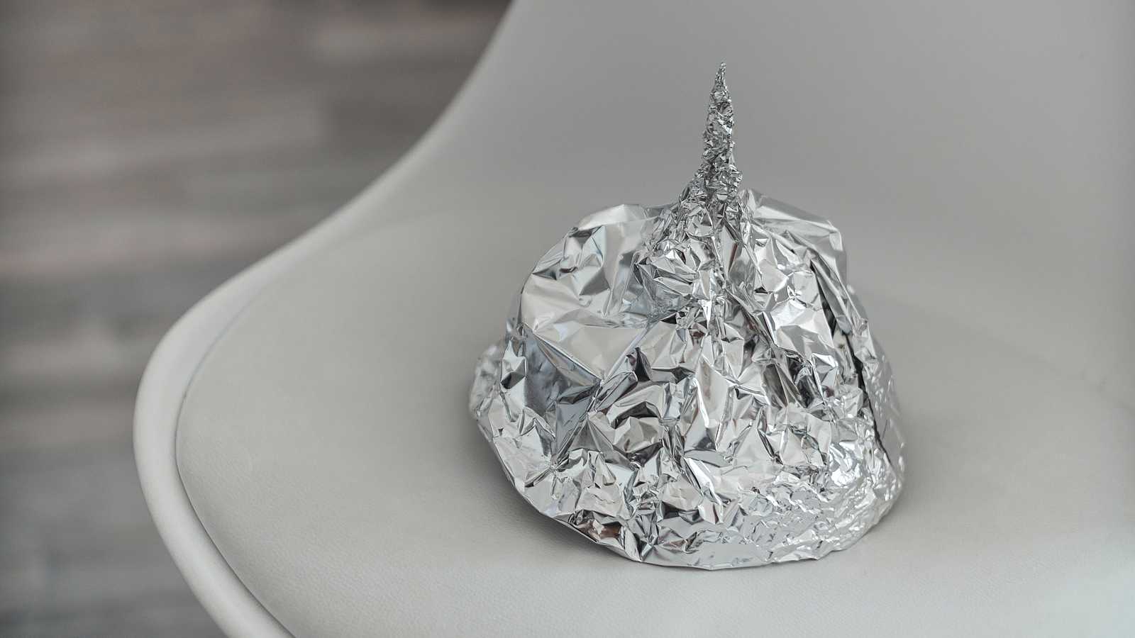 sombrero de papel de aluminio