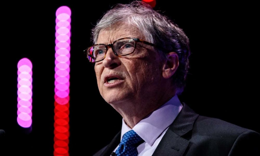 Bill Gates habla y llama al toro sobre las conspiraciones de COVID-19