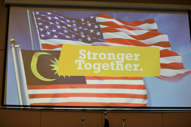 United states malaysia flags