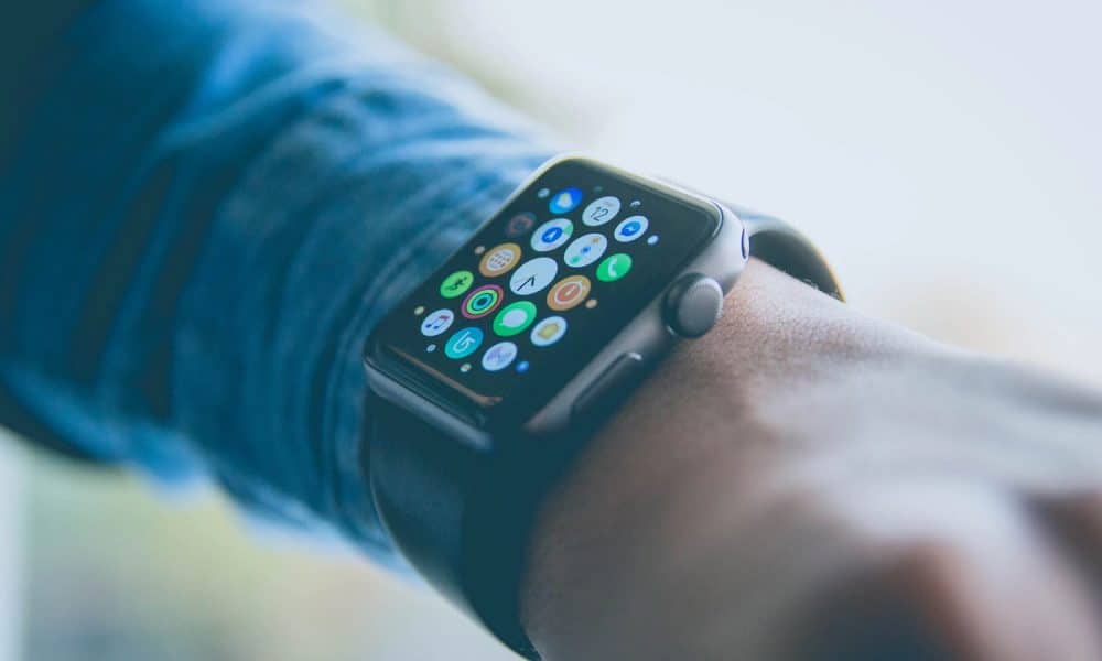 Apple vendió casi 10 millones de relojes más que toda la industria relojera suiza