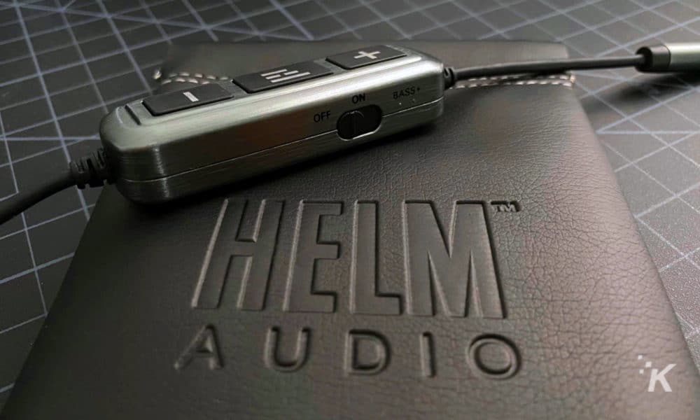 Comentario: amplificador móvil Helm Audio DB12 AAAMP THX