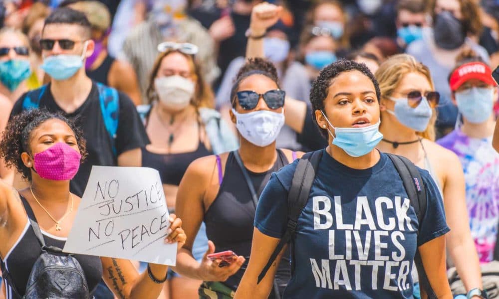 Cómo usar Facebook y Twitter para encontrar una protesta de Black Lives Matter en su área