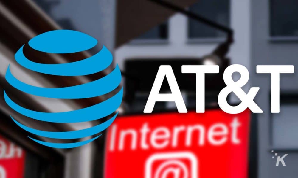 El CEO de AT&T predice que la gente seguirá recortando el cable de su presupuesto