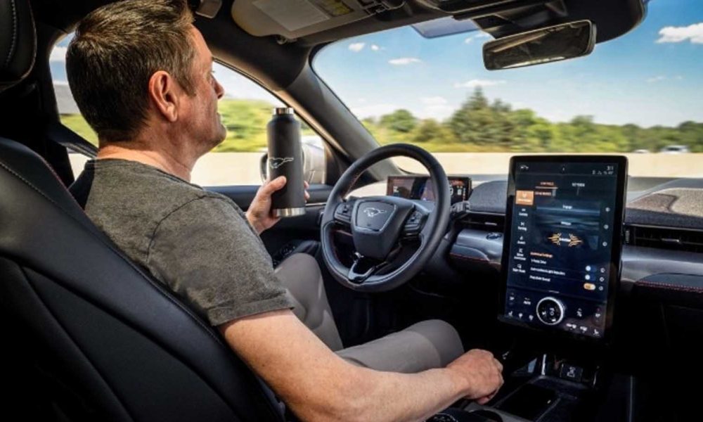 El nuevo Active Drive Assist de Ford parece adoptar las funciones de piloto automático de Tesla