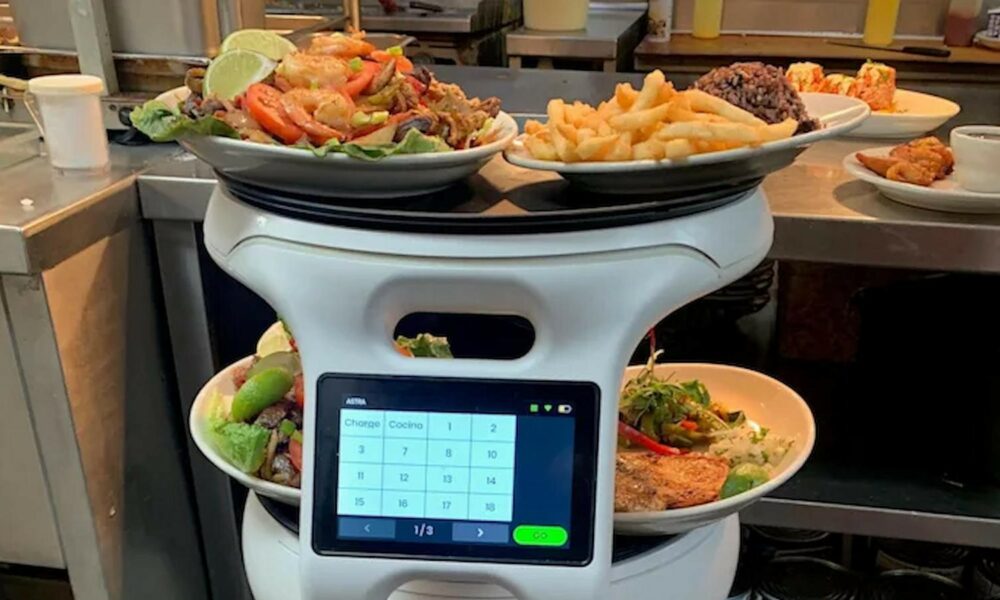 Esta cadena de restaurantes comenzó a usar servidores robot y, de hecho, mejoró las propinas.