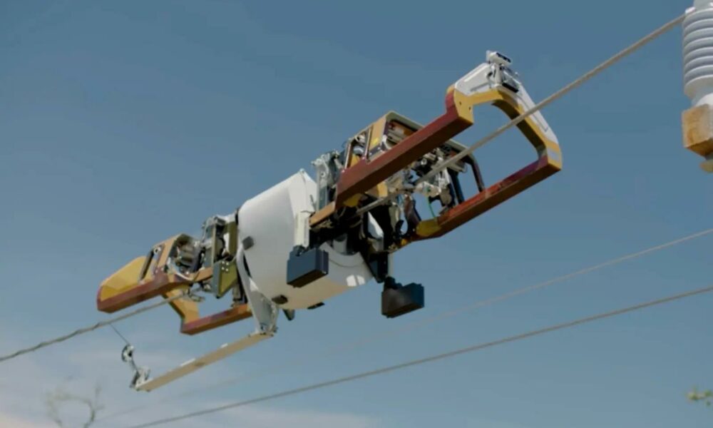 Facebook hizo un robot que se arrastra sobre las líneas eléctricas para instalar cables de fibra óptica