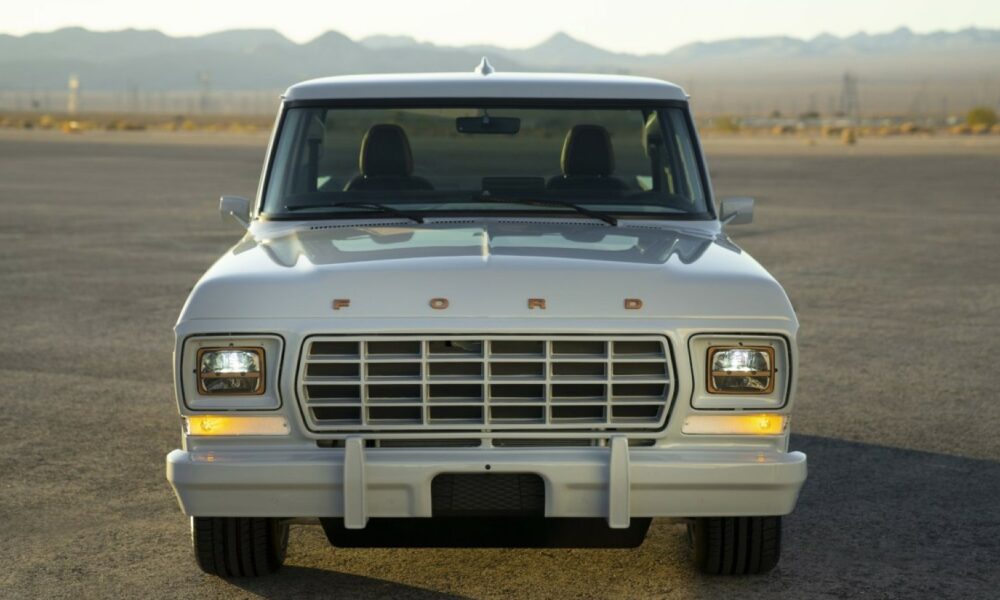 Ford convirtió una de sus icónicas camionetas retro en un vehículo eléctrico, pero no te hagas ilusiones, no puedes comprarlo