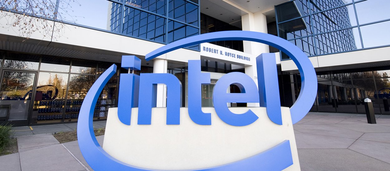Intel se encuentra en las nuevas realidades del mercado.  El Internet de las cosas y el segmento móvil son la niña de sus ojos