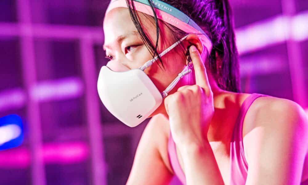 LG lanza una mascarilla purificadora de aire inteligente con megáfono incorporado