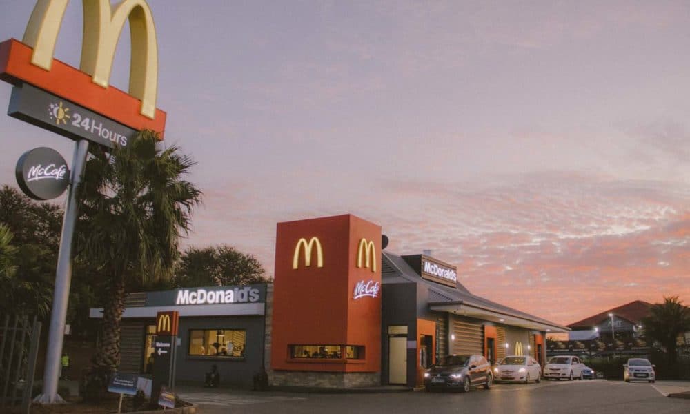 McDonald's está probando software de pedidos de inteligencia artificial en diez drive-thrus de Chicago
