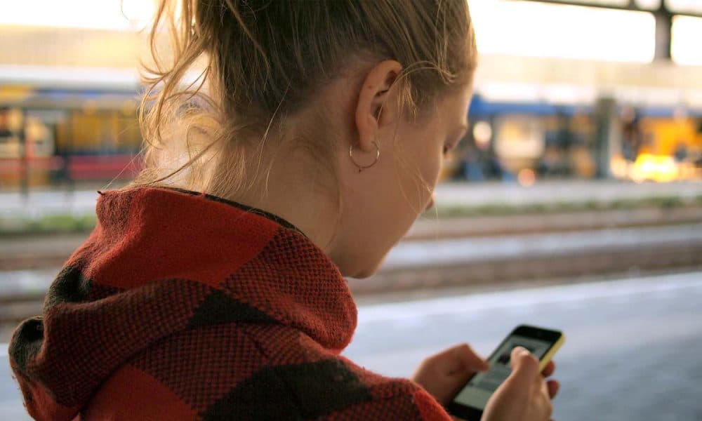 Un nuevo estudio muestra que la soledad de los adolescentes podría estar relacionada con el uso de teléfonos inteligentes
