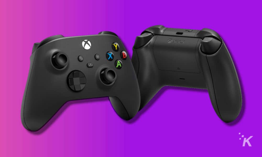 Xbox está trabajando en una función que silencia los altavoces cuando se conectan unos auriculares