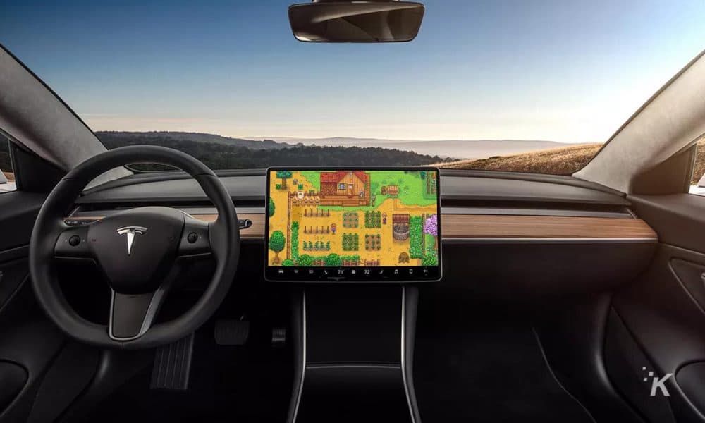 Los conductores de Tesla pueden jugar videojuegos en la consola central incluso cuando el automóvil está en movimiento