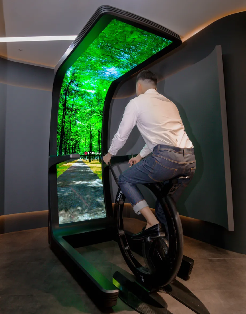Ilustración: una sala de TV inclinable y un carril bici OLED en LG