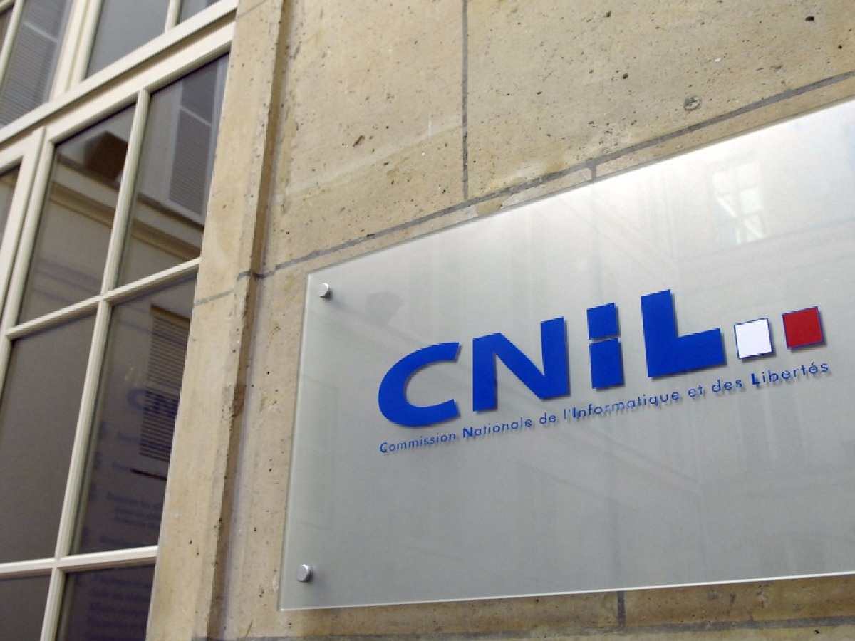 La CNIL avisa a Clearview AI para que deje de usar las fotografías y videos disponibles en Internet.
