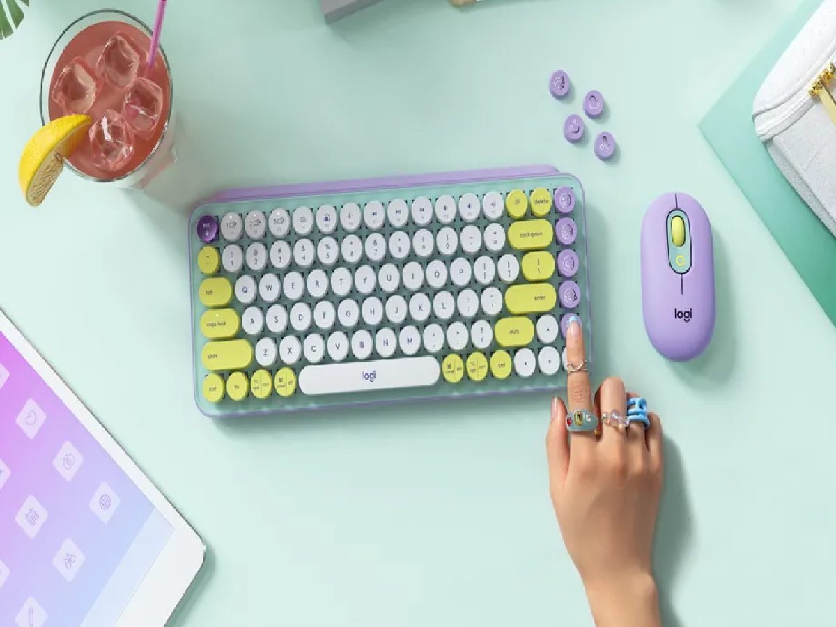 Ratones, alfombrillas de ratón y teclados coloridos en proceso en Logitech